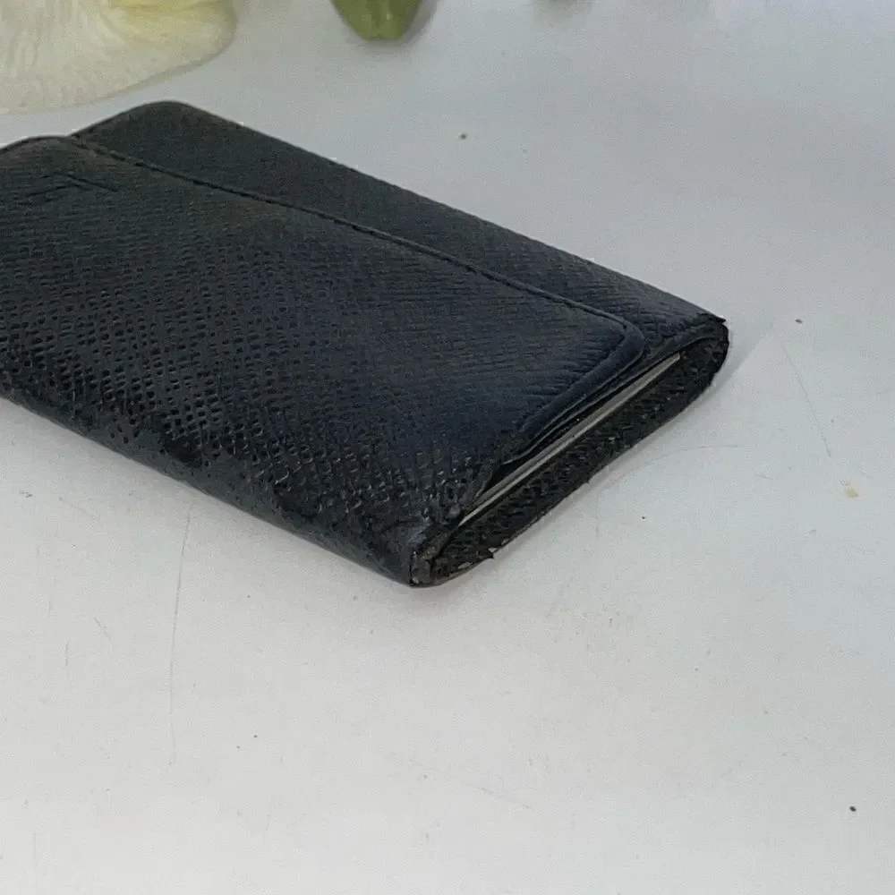 AUTHENTIC Louis Vuitton Black Taiga 6 Key Wallet